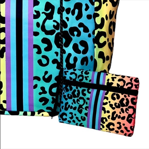 ❗️NEW❗️Vibrant Color Tote - Picture 3 of 9